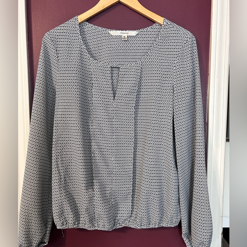 Studio M Blue And White Blouse With Keyhole In Front Size Medium